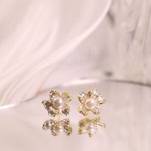 Gold Flower Freshwater Pearl Earrings